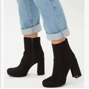 Rachel Zoe Black Velvet Maya Platform Boots Size 7